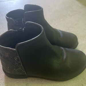 • Geox Black Ankle Boots toddler (26)